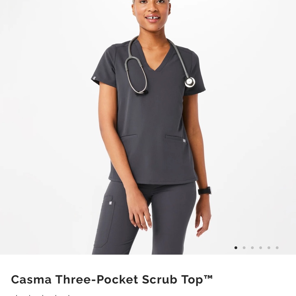 Figs - Casma Three-Pocket Scrub Top